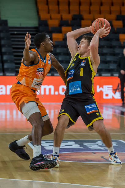 守与人盯人 守与人盯人